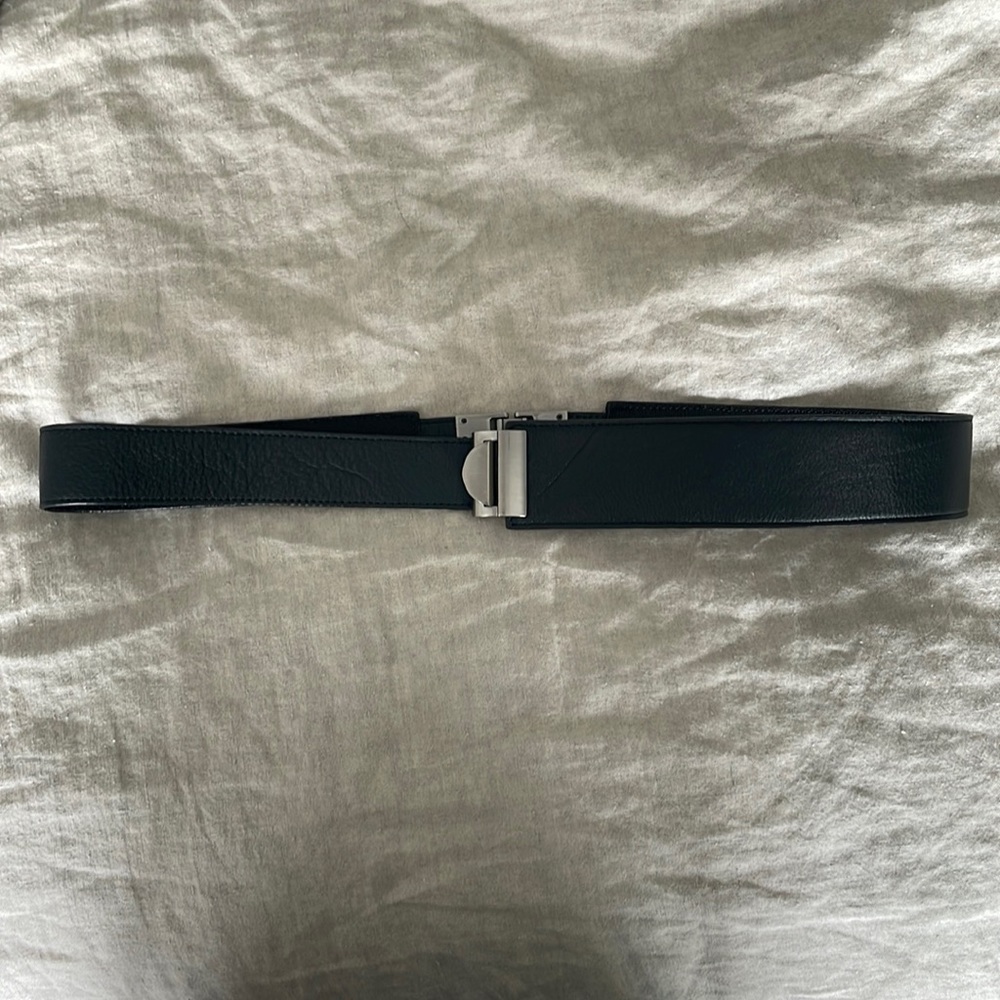 Black leather Sarah Pacini belt